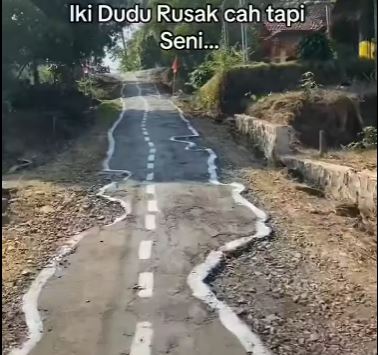 viral jepara jalan rusak