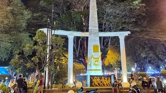 tugu lilin rembang