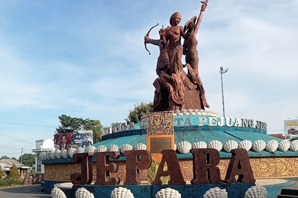 tugu jepara kota ukir